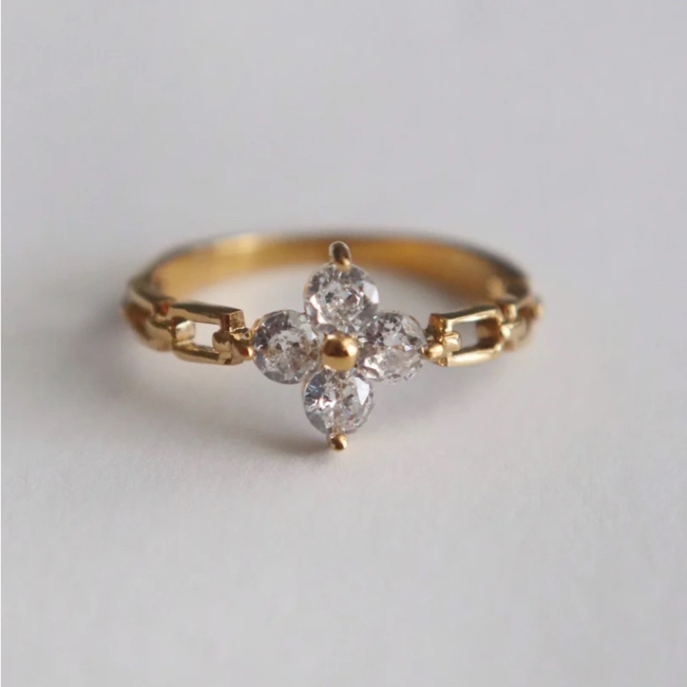 Elegant Gold and Silver Floral Ring